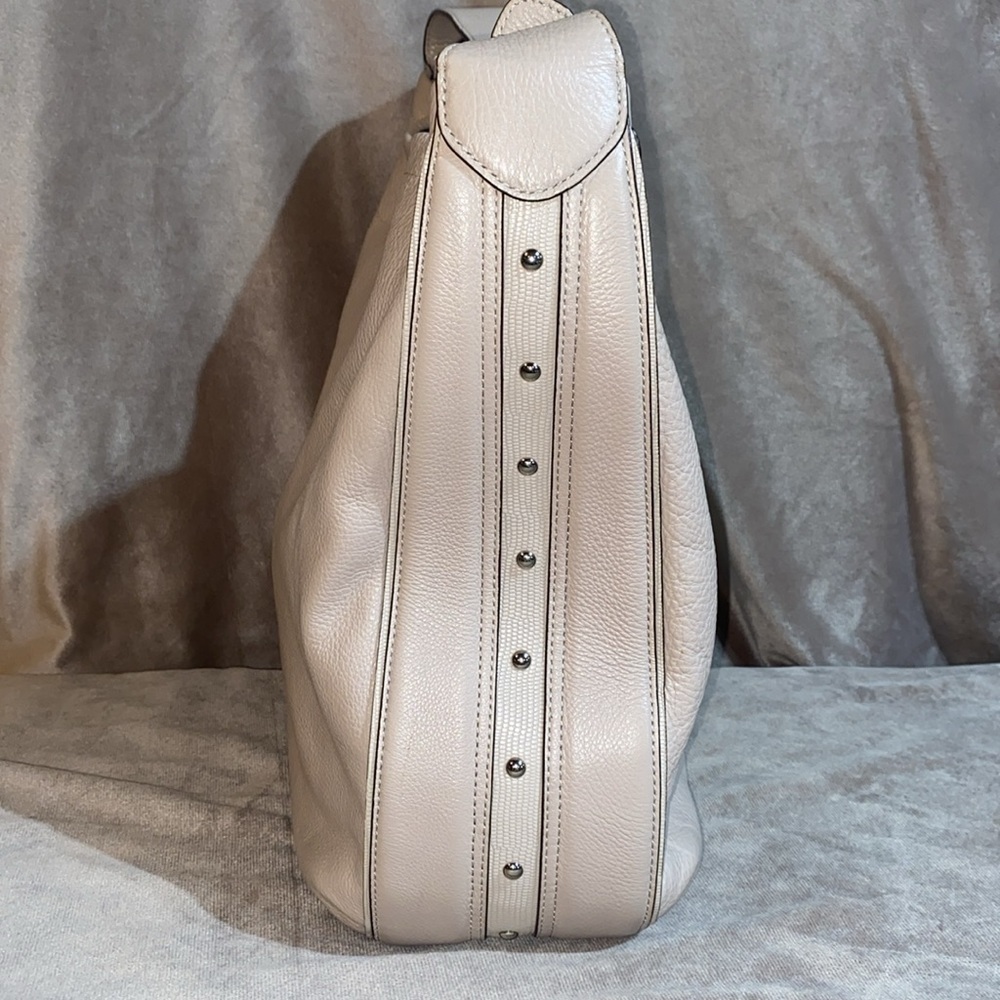 COACH New York F23309 Avery Pebble Grain Leather Large Hobo - Picture 3 of 15
